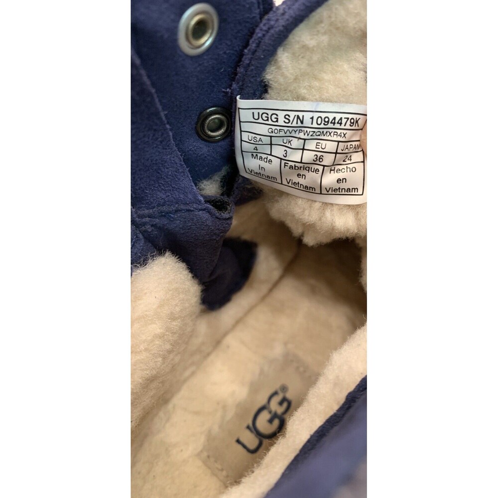 UGG $90 Kids Hiking Boots US Size 4 Sherpa Lining Water Proof  Navy Hilmar EUC - Picture 2 of 9